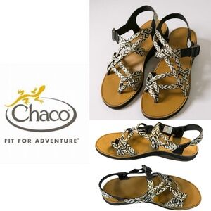 Chaco Diana Beveled white‎ and black double strap sandals with buckle. Size 8
